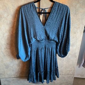 Blue star flouncy dress with open sleeves